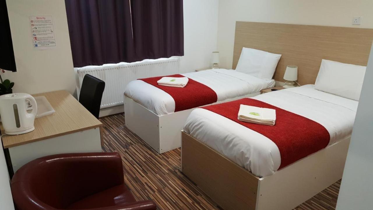 하운슬로우 Heathrow Travellers Hub B&B 외부 사진