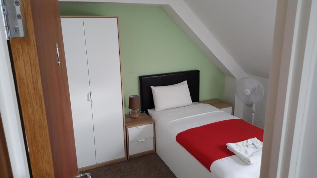 하운슬로우 Heathrow Travellers Hub B&B 외부 사진