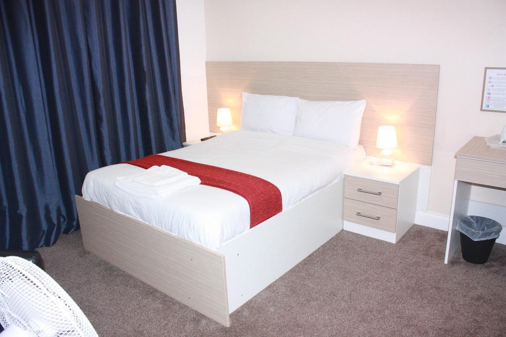 하운슬로우 Heathrow Travellers Hub B&B 외부 사진