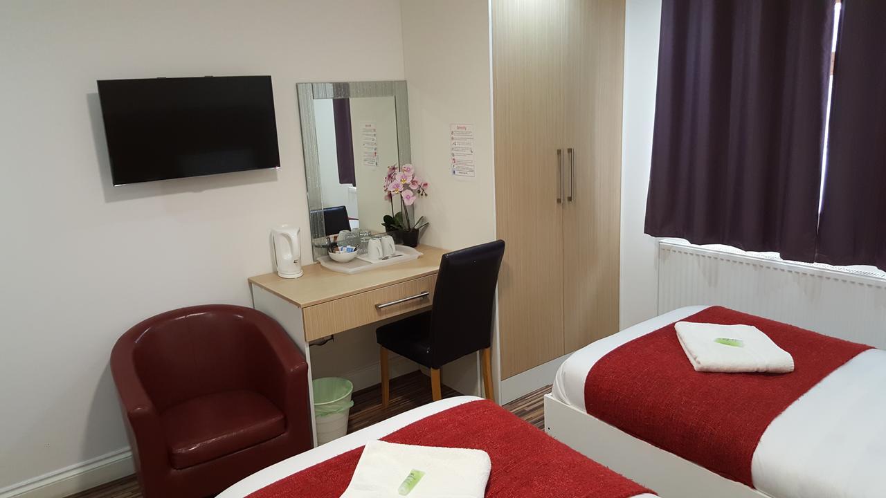 하운슬로우 Heathrow Travellers Hub B&B 외부 사진