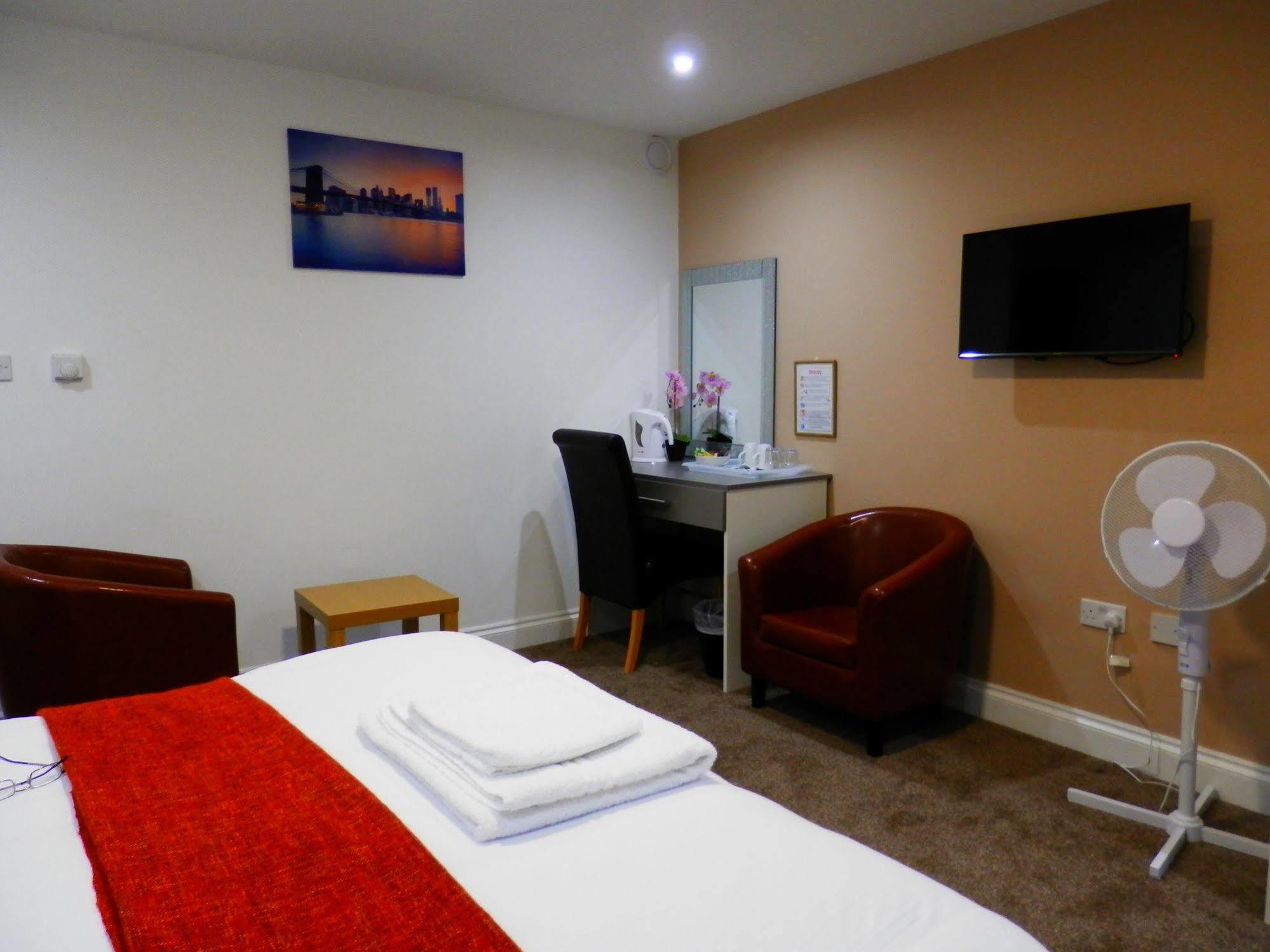 하운슬로우 Heathrow Travellers Hub B&B 외부 사진