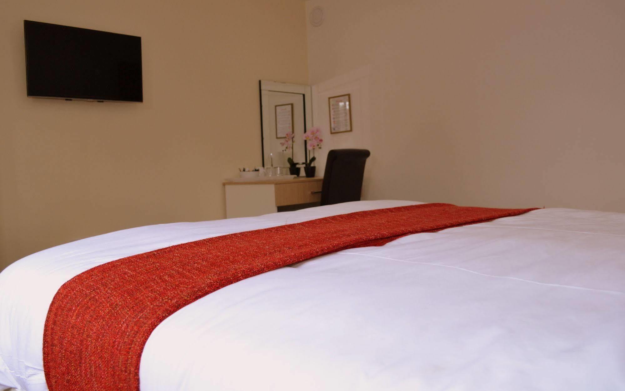 하운슬로우 Heathrow Travellers Hub B&B 외부 사진